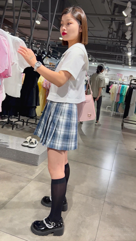 短发美女