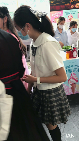 百褶裙小妹