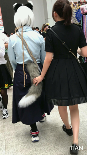 黑裙美眉
