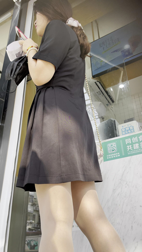 黑裙小姐姐