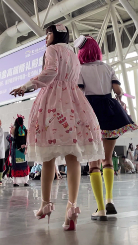 粉裙美女