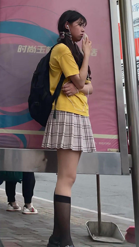 百褶裙小姐姐