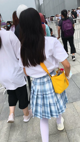 百褶裙小姐姐