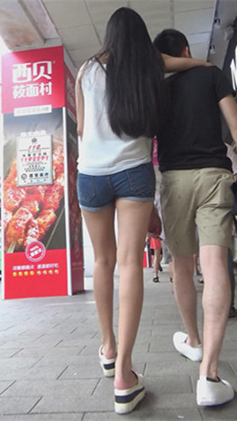 牛仔短裤长腿小姐姐