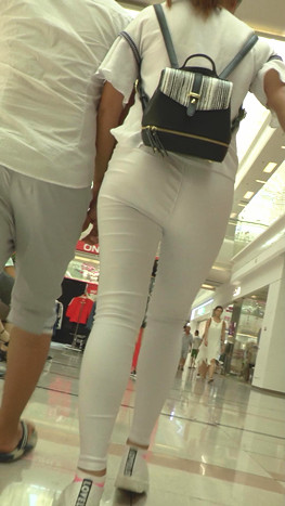 白裤紧身妹子