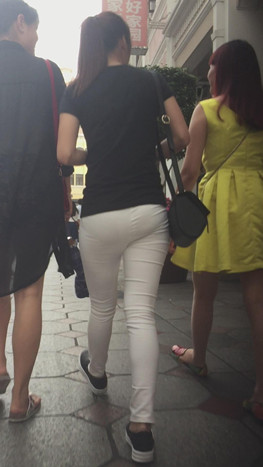 白色紧身裤小妹