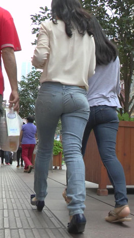 牛仔裤紧身小姐姐