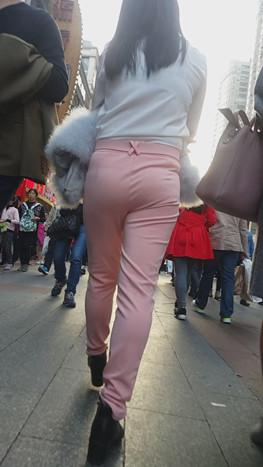 粉裤妹子