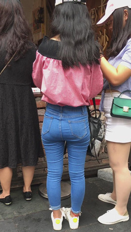 牛仔翘臀小姐姐