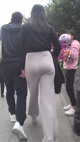 紧身裤丰腴小姐姐
