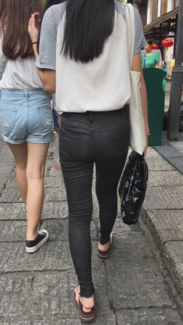 黑色牛仔裤紧身小妹