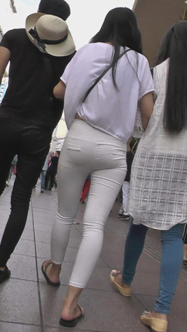 极品白裤紧身美女
