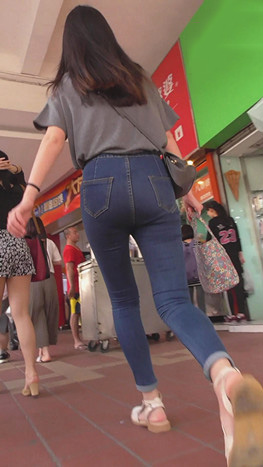 牛仔高腰紧身裤小姐姐