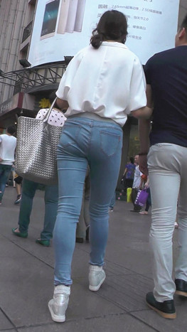 牛仔长裤小姐姐