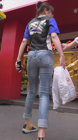 牛仔长裤妹子