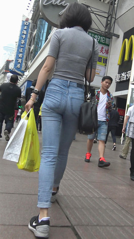蓝牛紧身短发妹子