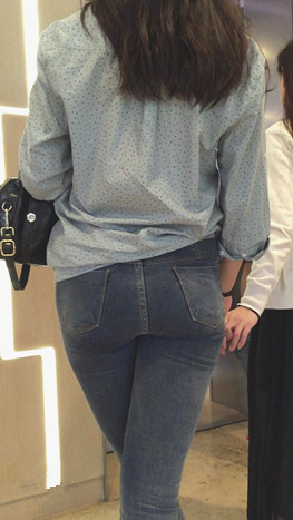 牛仔紧身裤美眉