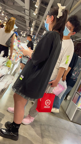黑衣美女