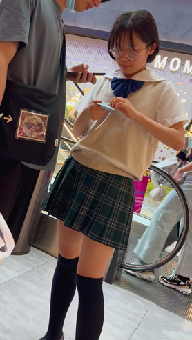 短发妹子