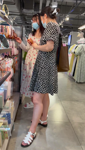购物的小姐姐