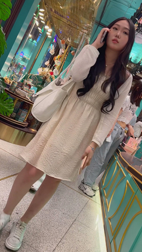 漂亮的连衣裙美女