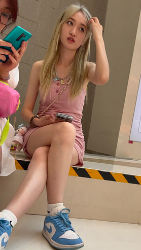 粉裙美女