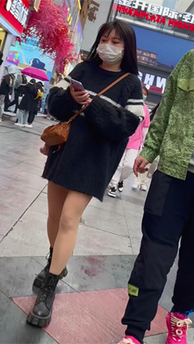 黑裙肉丝美女