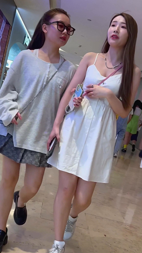 漂亮的白裙美女