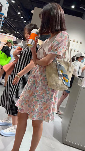 连衣裙美女