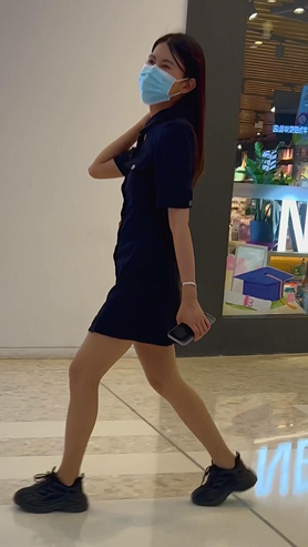 黑裙小姐姐