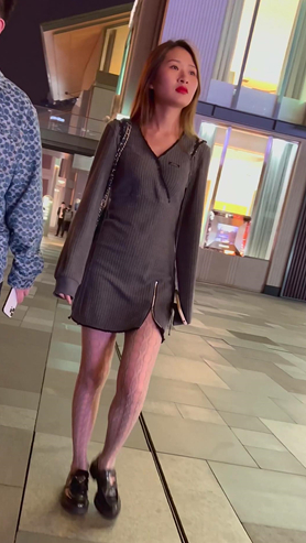 灰裙美女