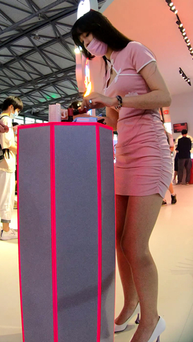 粉裙美女