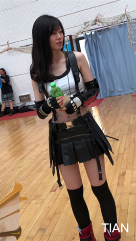 黑色皮裙美女