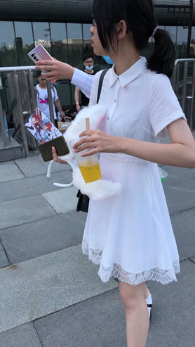 白裙小妹