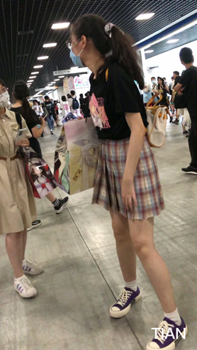 百褶裙小姐姐