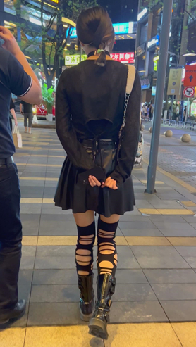 黑裙小姐姐