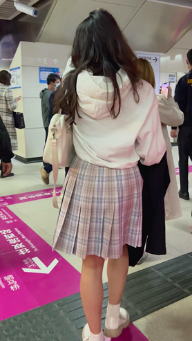 百褶裙妹子