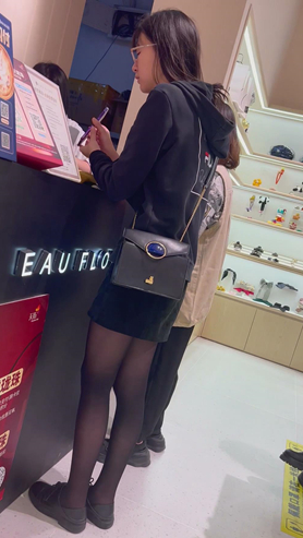 黑丝美女