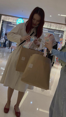 连衣裙美女