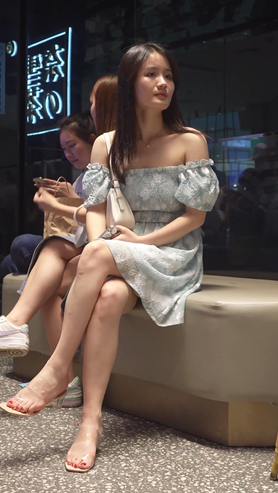 连衣裙美女