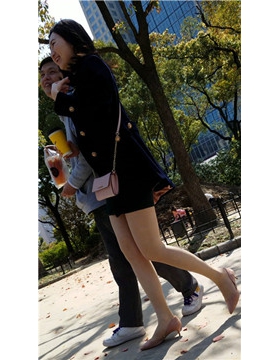 4k超清，粉色高跟鞋裸腿性感美眉