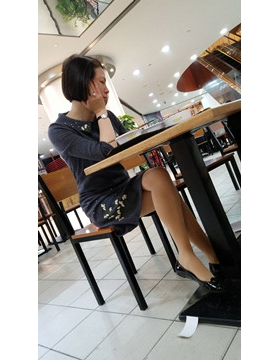 4k超清，餐厅吃饭拍摄美腿肉丝袜少妇