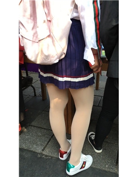 街拍丝足美腿短裙原样鞋小学妹