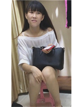 街拍超短热裤美臀女孩跟姐妹逛内衣店 [2.24 GB]