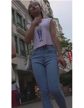 街拍极品苗条好身材蓝牛美女姐姐 [633 MB]