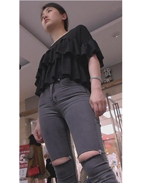 街拍极品紧身灰牛美女 [860 MB]