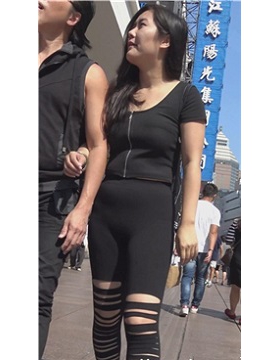 4k-街拍圆臀大美女的超薄破洞打底裤诱惑 [2.30 GB]
