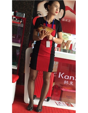 美女化妆品推销员的黑丝美腿诱惑