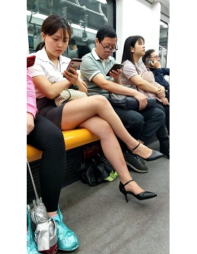 经典白衬衫黑高跟素颜女孩、极品裸腿