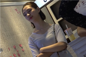 4k-纤细玉指短发气质小姐姐